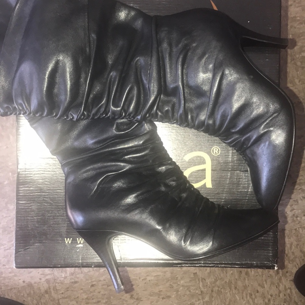 Boots - Picture 2 of 4